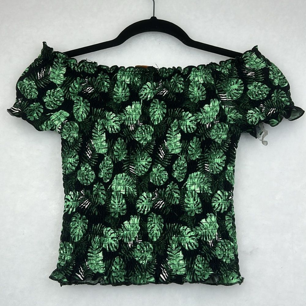 Green Floral Print Off the Shoulder Smocked Copped shirt Sz M - Picture 6 of 7